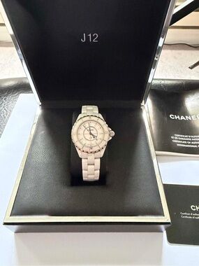 CHANEL J12 White Ceramic Watch (quartz movement)